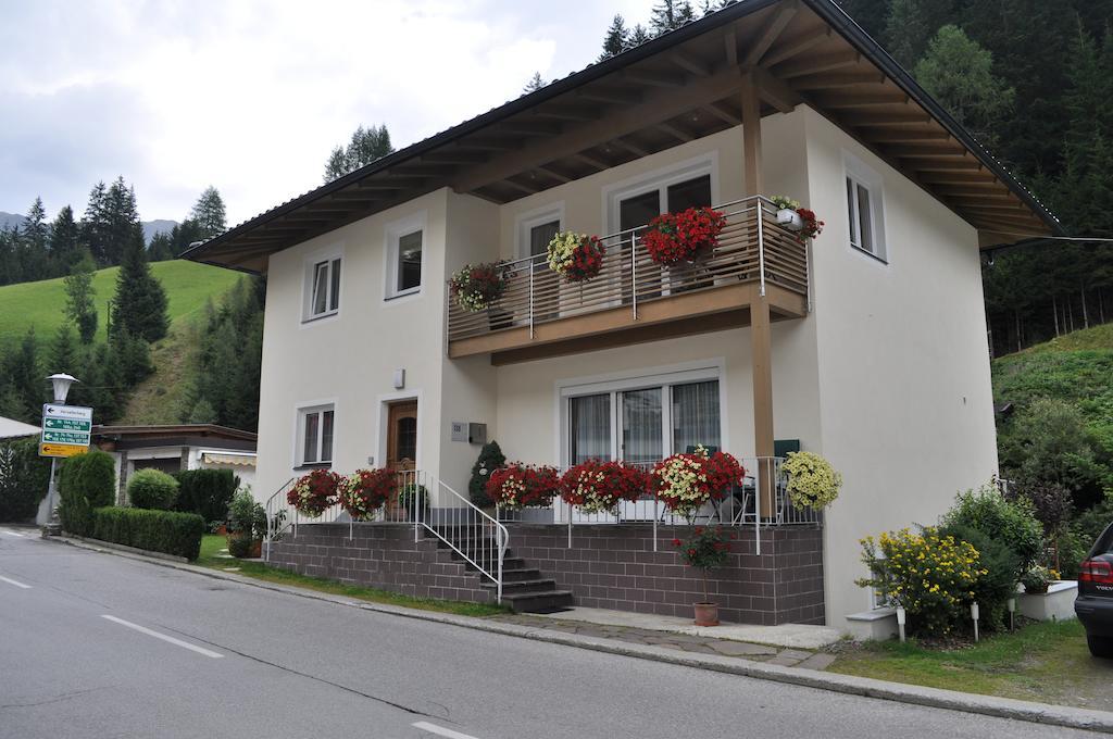 Außervillgraten Ferienwohnung Dolomitenheim الغرفة الصورة